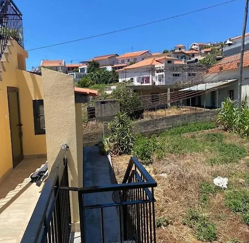 Casinha Gomes Holiday home *